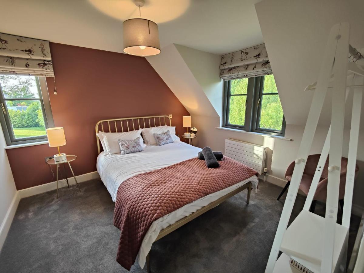 Chic Classy & Cosy At Lough Erne Golf Village And Resort Ballycassidy 外观 照片